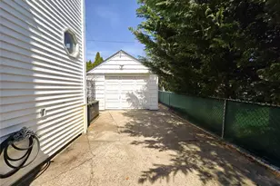 29 Tenafly Dr, New Hyde Park, NY 11040 - Photo 22