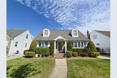 29 Tenafly Drive, New Hyde Park, NY 11040 - Photo 1