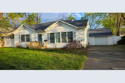 46 E Maple Street, Central Islip, NY 11722 - Photo 2