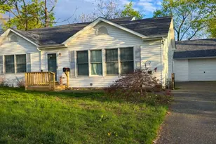 46 E Maple St, Central Islip, NY 11722 - Photo 2