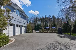80 Wildwood Dr, Syosset, NY 11791 - Photo 36