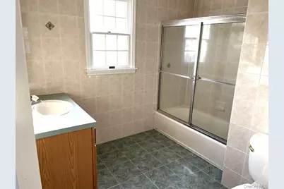 56 Linwood Road N #2nd Fl, Port Washington, NY 11050 - Photo 6