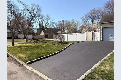 3 Barnfield Place, North Babylon, NY 11703 - Photo 2