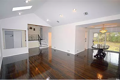 5 Gilbert Road, Great Neck, NY 11024 - Photo 2