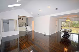 5 Gilbert Rd, Great Neck, NY 11024 - Photo 2