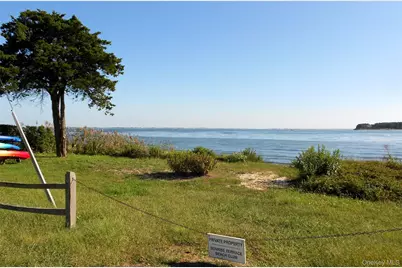 5 Huckleberry Lane E, Hampton Bays, NY 11946 - Photo 28
