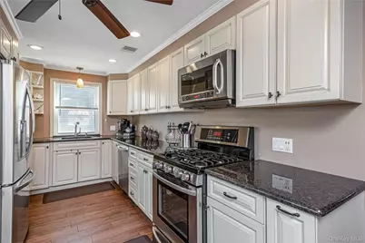 25 Cape Road, Amityville, NY 11701 - Photo 10