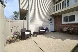 232 Springmeadow Dr, Holbrook, NY 11741 - Photo 2