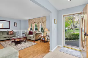 18 Calico Tree Ln, Coram, NY 11727 - Photo 4
