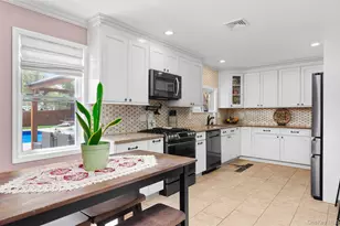 18 Calico Tree Ln, Coram, NY 11727 - Photo 10