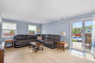 18 Calico Tree Ln, Coram, NY 11727 - Photo 16