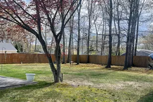 8 Tahoe Ct, Coram, NY 11727 - Photo 4