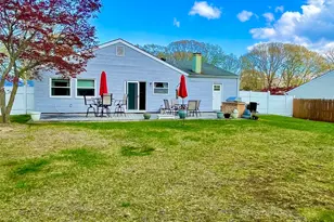 8 Tahoe Ct, Coram, NY 11727 - Photo 2