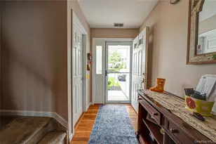 15 S Country Cmn, West Islip, NY 11795 - Photo 4