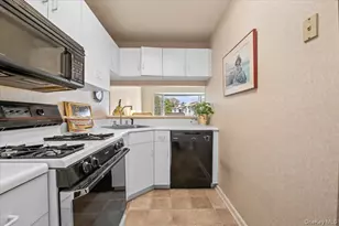 240-30B Oak Park Dr, Douglaston, NY 11362 - Photo 12