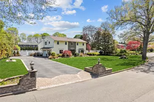 12 Mansfield Ln S, East Northport, NY 11731 - Photo 2