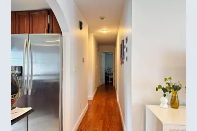 133 Railroad Avenue #2Fl, Syosset, NY 11791 - Photo 4