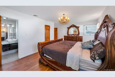 310 Southwood Circle, Syosset, NY 11791 - Photo 20
