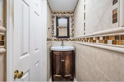 310 Southwood Circle, Syosset, NY 11791 - Photo 34