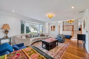310 Southwood Cir, Syosset, NY 11791 - Photo 12