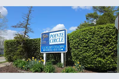 115 Pointe Circle S #115, Coram, NY 11727 - Photo 2