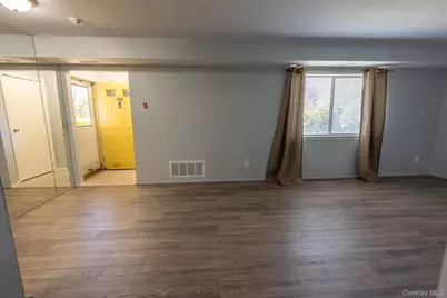 115 Pointe Circle S #115, Coram, NY 11727 - Photo 8