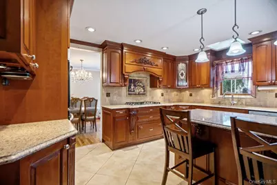 1300 Oak Avenue, West Islip, NY 11795 - Photo 8