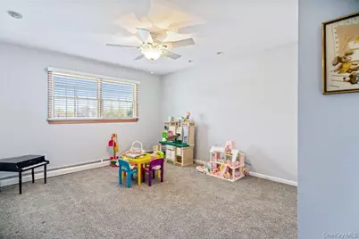 1300 Oak Avenue, West Islip, NY 11795 - Photo 20
