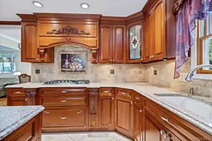 1300 Oak Ave, West Islip, NY 11795 - Photo 10