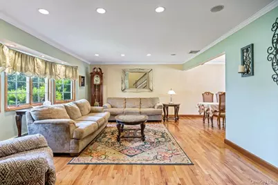 1300 Oak Avenue, West Islip, NY 11795 - Photo 6