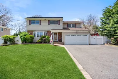 1300 Oak Avenue, West Islip, NY 11795 - Photo 1