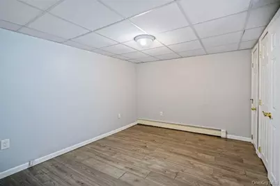 1300 Oak Avenue, West Islip, NY 11795 - Photo 24