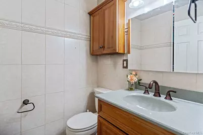 1300 Oak Avenue, West Islip, NY 11795 - Photo 12