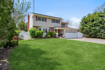 1300 Oak Avenue, West Islip, NY 11795 - Photo 2