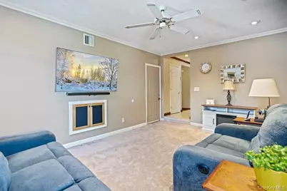 1300 Oak Avenue, West Islip, NY 11795 - Photo 14