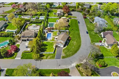 10 Carolee Court, West Islip, NY 11795 - Photo 2