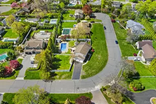10 Carolee Ct, West Islip, NY 11795 - Photo 2