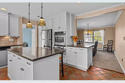 10 Carolee Court, West Islip, NY 11795 - Photo 16