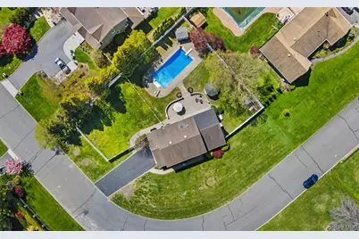 10 Carolee Court, West Islip, NY 11795 - Photo 4