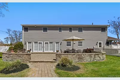10 Carolee Court, West Islip, NY 11795 - Photo 8