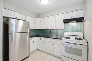 69-33 Little Neck Pkwy, Glen Oaks, NY 11004 - Photo 20