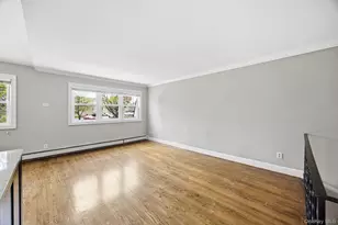 69-33 Little Neck Pkwy, Glen Oaks, NY 11004 - Photo 12