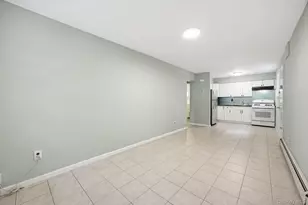 69-33 Little Neck Pkwy, Glen Oaks, NY 11004 - Photo 22