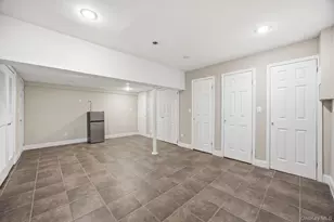 69-33 Little Neck Pkwy, Glen Oaks, NY 11004 - Photo 32
