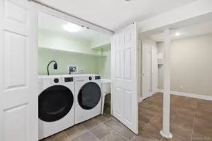 69-33 Little Neck Pkwy, Glen Oaks, NY 11004 - Photo 34