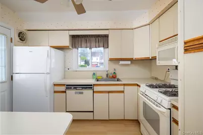 412 Atlantic Avenue, Massapequa Park, NY 11762 - Photo 6