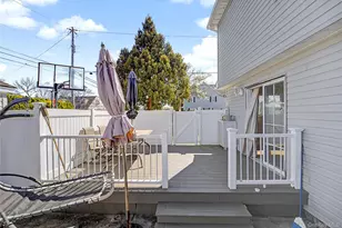 253 Devonshire Dr, New Hyde Park, NY 11040 - Photo 18