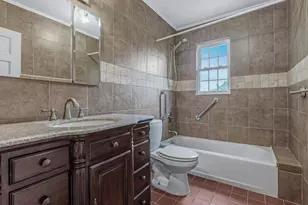 44 Arbor Pl, Glen Cove, NY 11542 - Photo 12