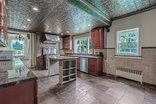 44 Arbor Pl, Glen Cove, NY 11542 - Photo 16