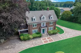 44 Arbor Pl, Glen Cove, NY 11542 - Photo 2